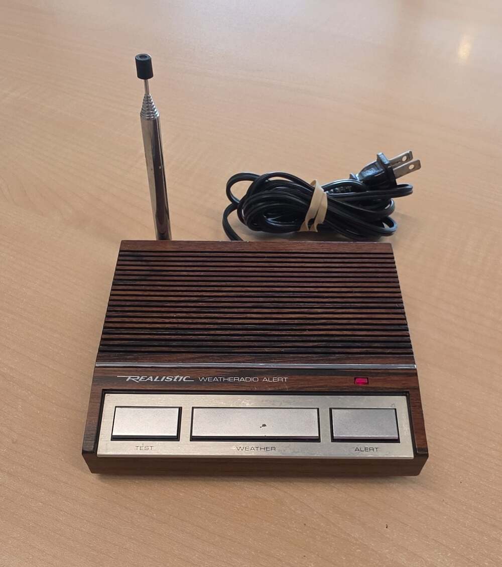 Vintage Realistic Weatheradio Alert Model 12-140 Woodgrain Radio Tested & Works!